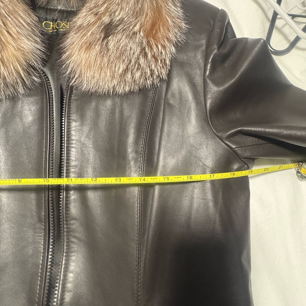 Chic Brown Leather Coat with Fur Collar - Picture 5 of 7